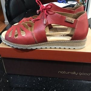 PIKOLINOS sandal in a beautiful coral color.  Size 41, 11.